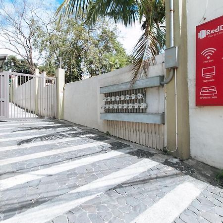 Reddoorz Plus @ A Rita Street San Juan San Juan  Exteriör bild
